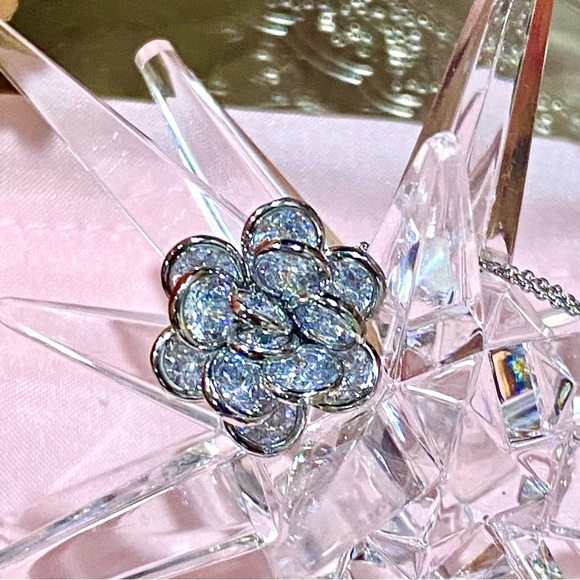 Kate Spade Rosette 3D Geometric Rhinestone Flower Cluster Pendant Necklace - Picture 5 of 16